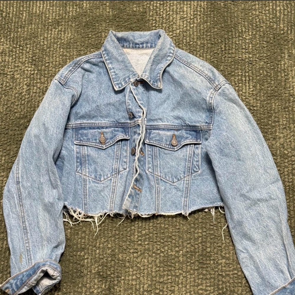 Agolde Light Blue Cropped Denim Jacket with Contrast Stitching